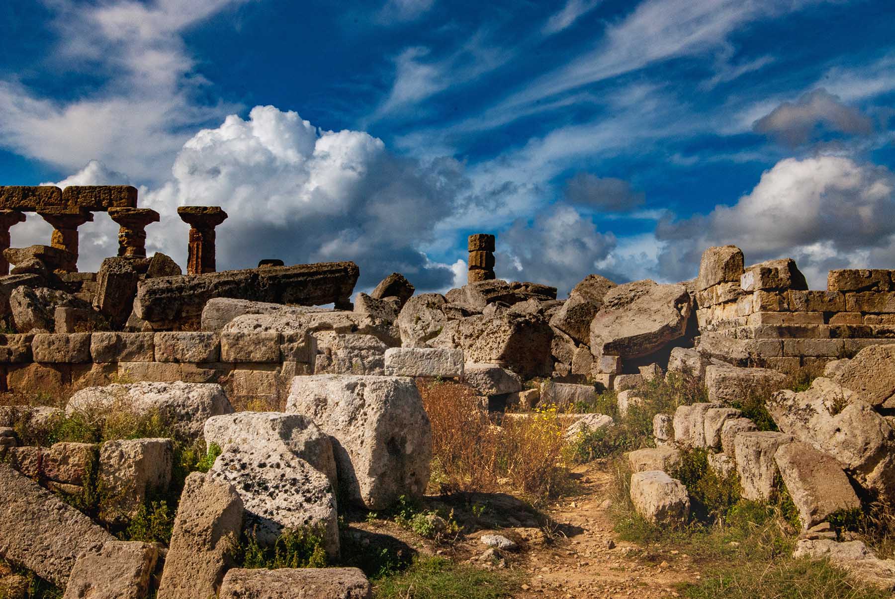 'Tempels bij Selinunte op Sicilië'. Fotografie Anton Staartjes