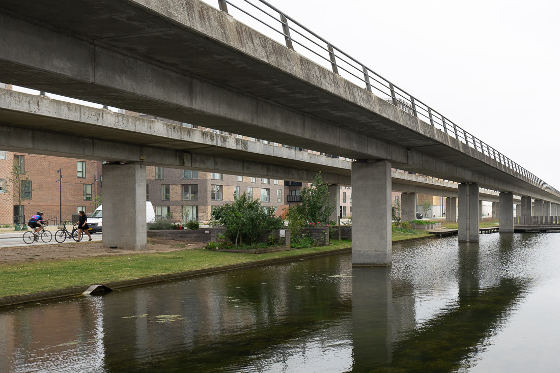 'De metroverbinding met Kopenhagen is de ruggegraat van Ørestad'. Alle wijken liggen op niet meer dan 10 minuten lopen vanaf een metrostation.