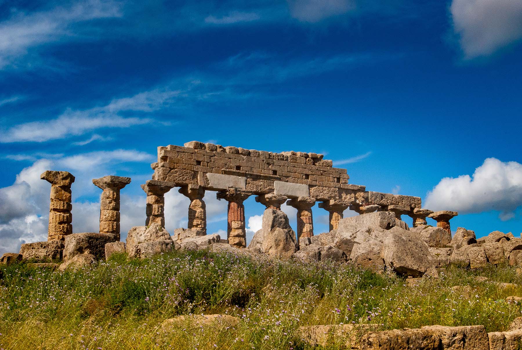 'Tempels bij Selinunte  op Sicilië'. Fotografie Anton Staartjes