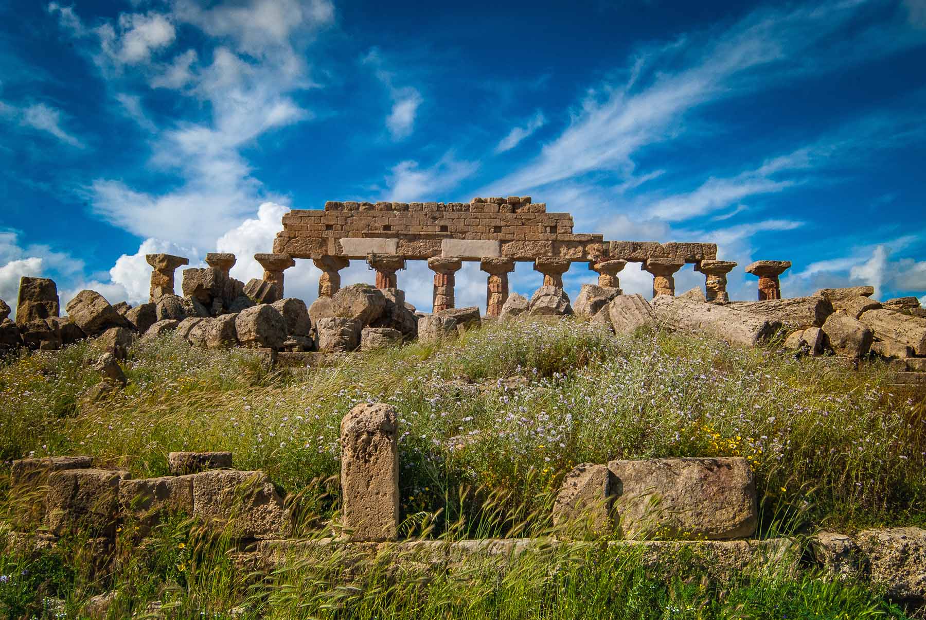 'Tempels bij Selinunte  op Sicilië'. Fotografie Anton Staartjes