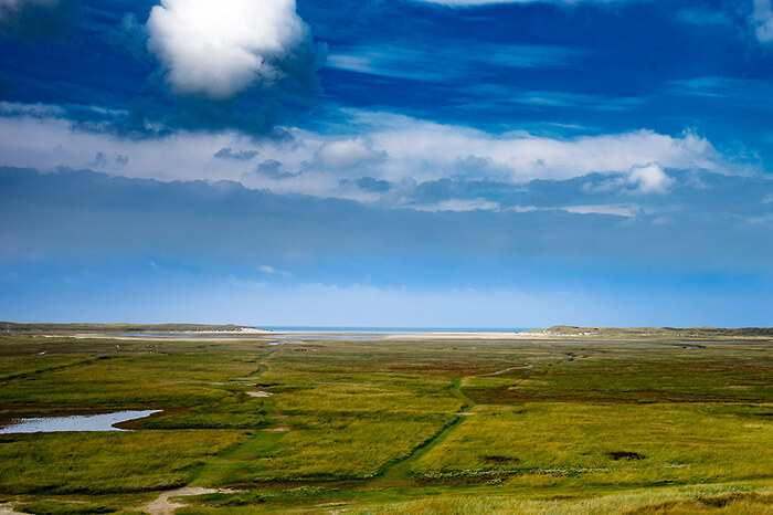 'Zee, strand en duinen op Texel'. Fotografie Anton Staartjes