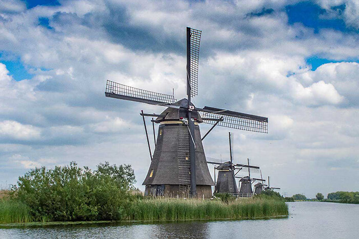 2. Molens bij Kinderdijk. Fotografie Anton Staartjes