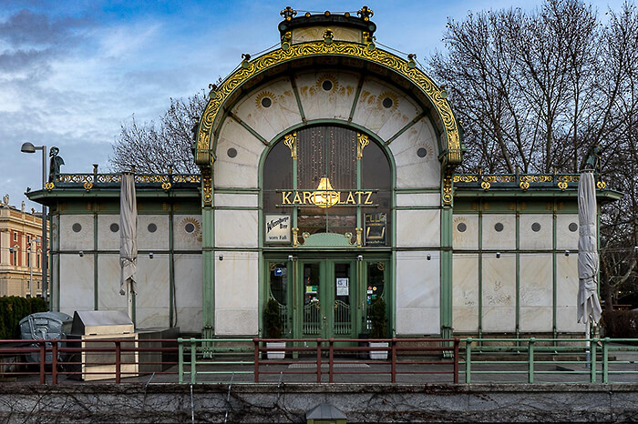 '3. Wenen, Karlsplatz'. Fotografie Anton Staartjes